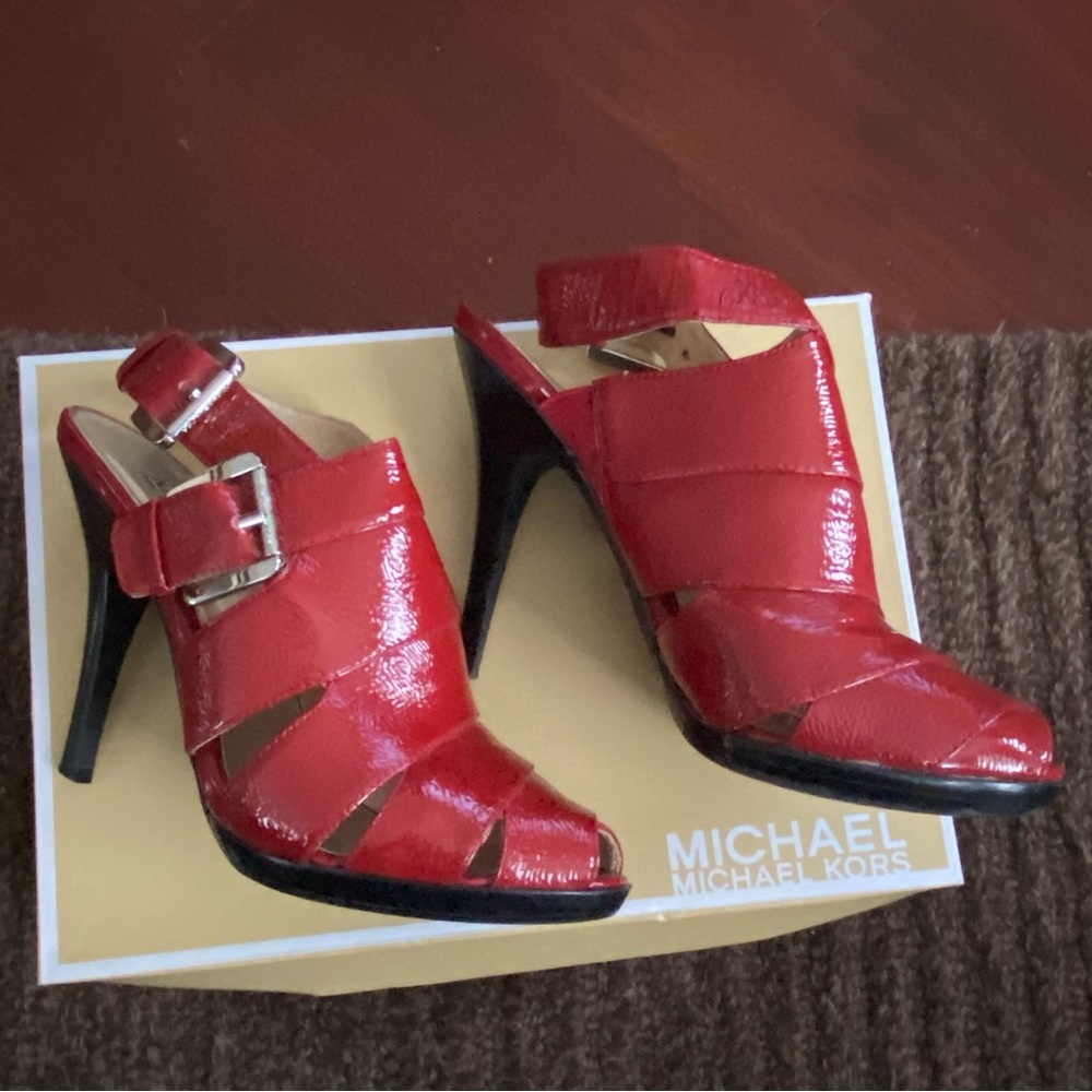 MICHAEL Michael Kors size 8 Kincade Sandal